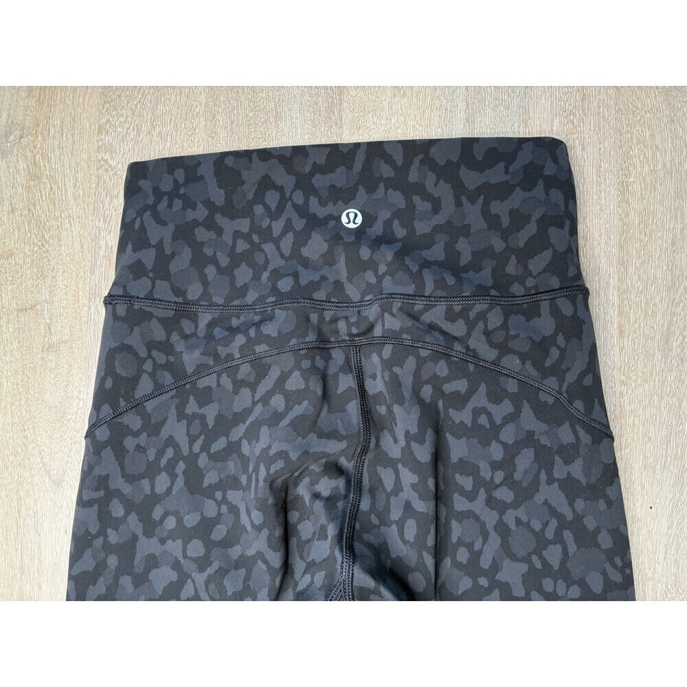 Lululemon In Movement Tight 25" *Everlux Formation Camo Deep Coal Multi Size 4 - Picture 6 of 9